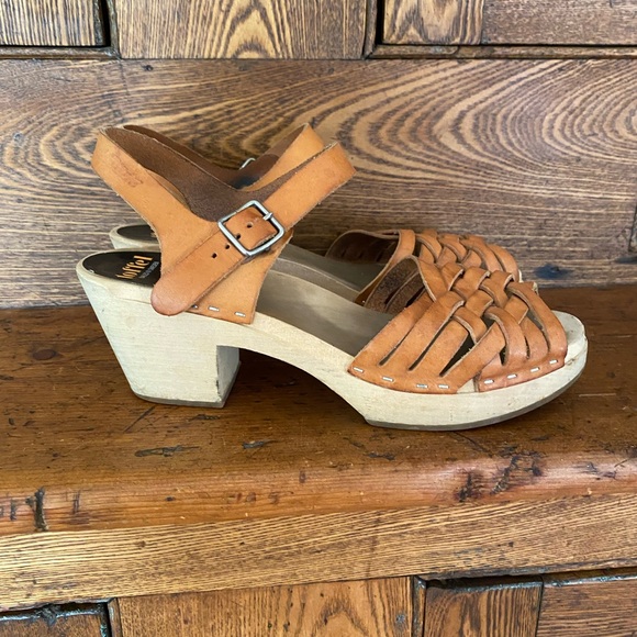 Swedish Hasbeens 38 wooden clogs mid heel cognac tan leather